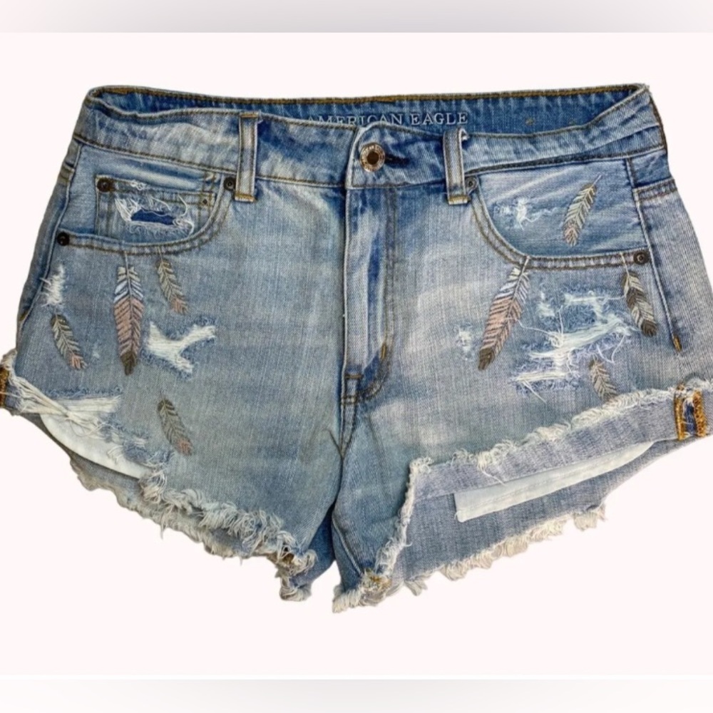 American Eagle Denim Shorts Distressed Embroidered Feathers Light Wash Size 4 - Picture 1 of 9